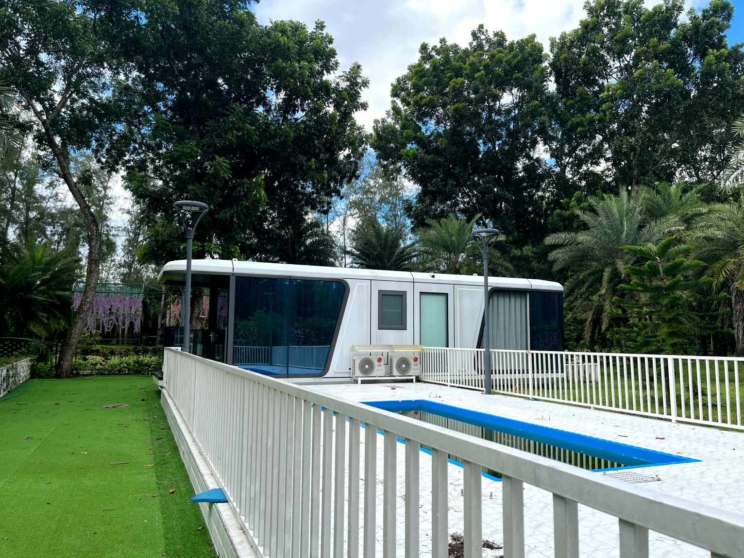 Capsule house accommodation at Rancho Blanco